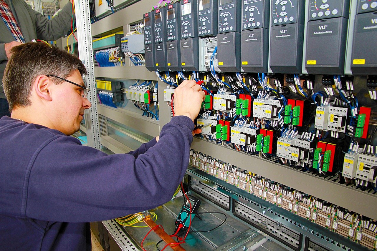 control-cabinet-778639_1280.jpg